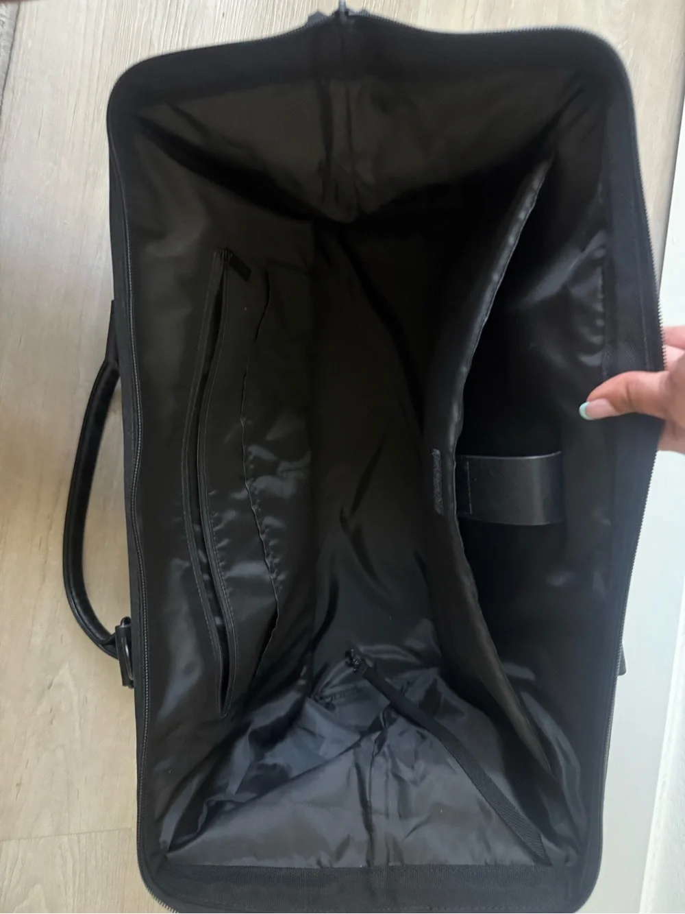 Beis weekender Black Travel Tote Bag - Sleek Carryall